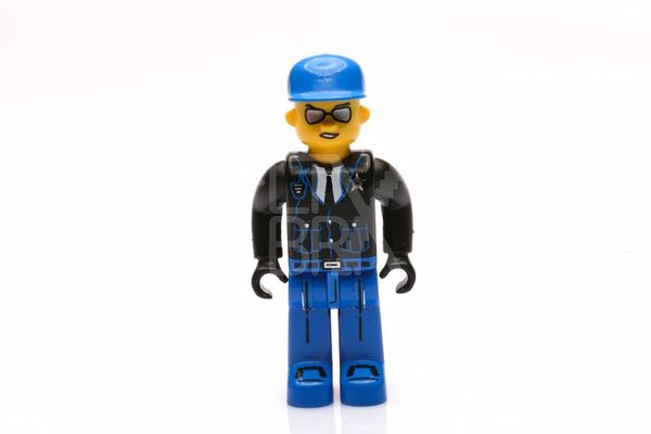 LEGO 2 x Figur Minifigur Polizist blaue Jacke dunkelblaue Kappe cty0477 